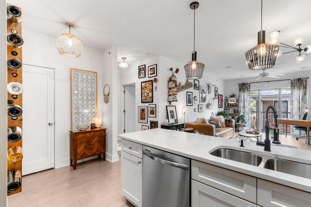 908 Nueces ST 24, Austin, TX 78701