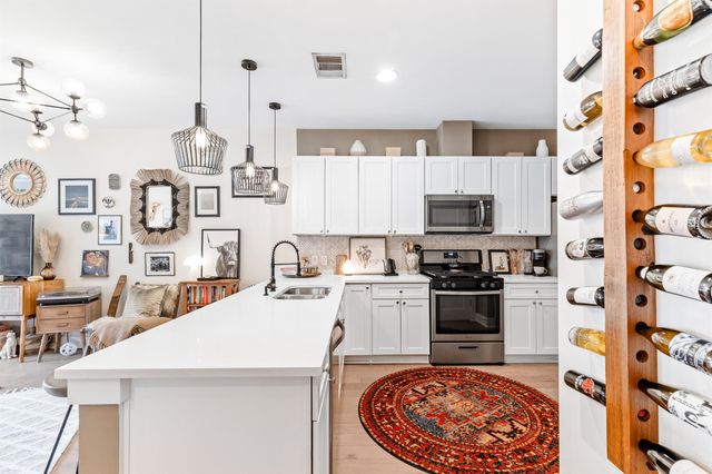 908 Nueces ST 24, Austin, TX 78701