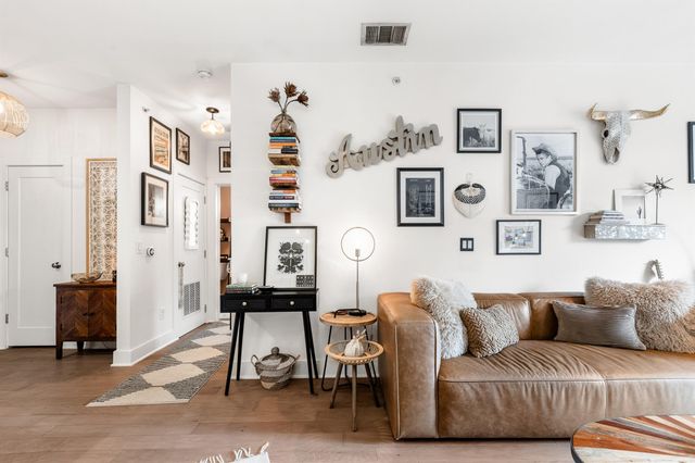 908 Nueces ST 24, Austin, TX 78701