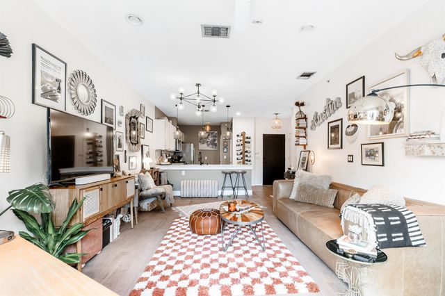 908 Nueces ST 24, Austin, TX 78701