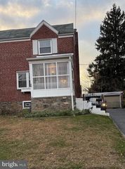 250 E AVON RD, Brookhaven, PA 19015