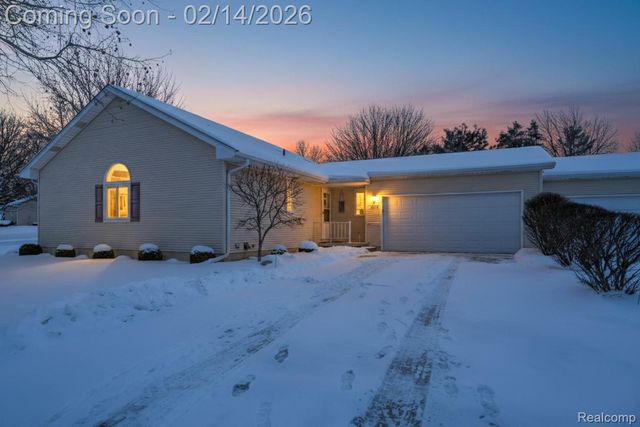 11641 Hawthorne Glen Drive, Grand Blanc, MI 48439