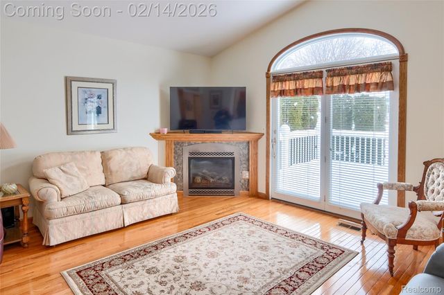 11641 Hawthorne Glen Drive, Grand Blanc, MI 48439