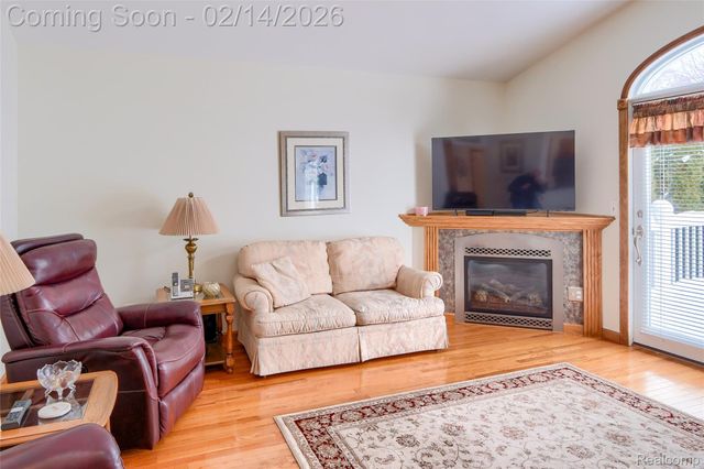 11641 Hawthorne Glen Drive, Grand Blanc, MI 48439