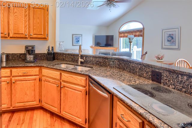 11641 Hawthorne Glen Drive, Grand Blanc, MI 48439