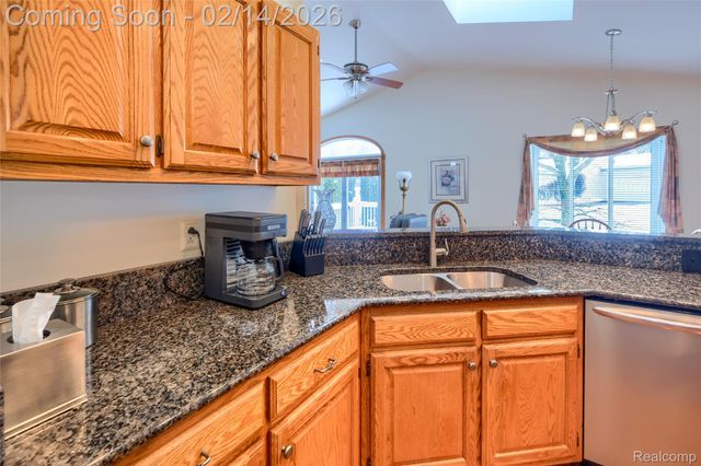 11641 Hawthorne Glen Drive, Grand Blanc, MI 48439