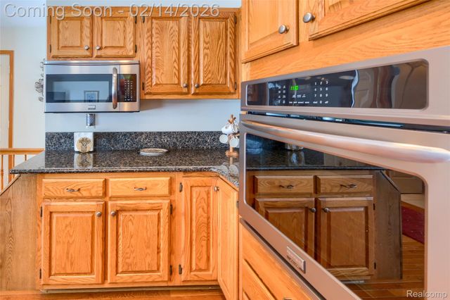 11641 Hawthorne Glen Drive, Grand Blanc, MI 48439