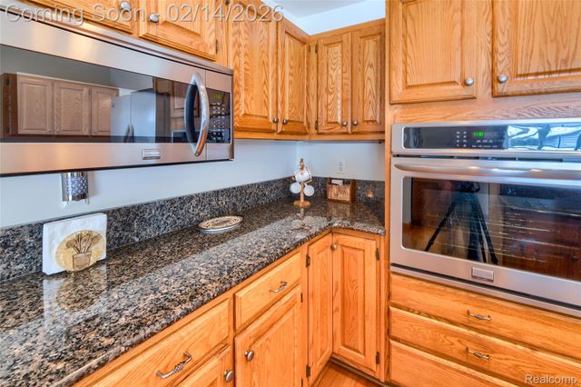 11641 Hawthorne Glen Drive, Grand Blanc, MI 48439