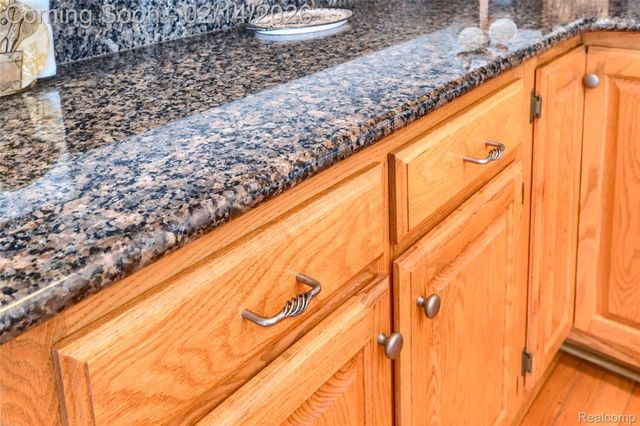 11641 Hawthorne Glen Drive, Grand Blanc, MI 48439