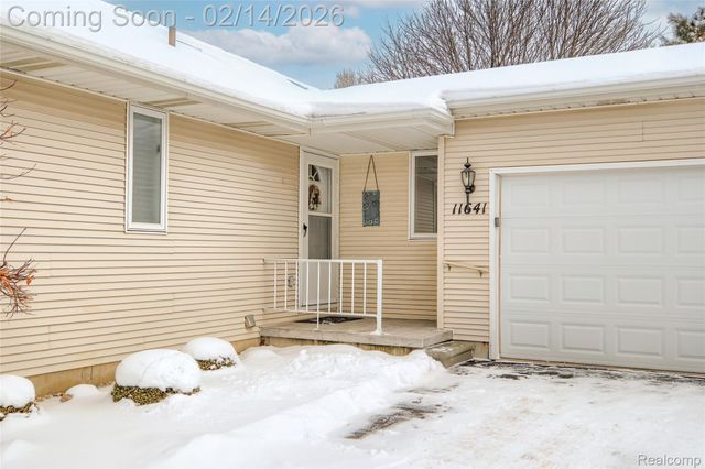 11641 Hawthorne Glen Drive, Grand Blanc, MI 48439