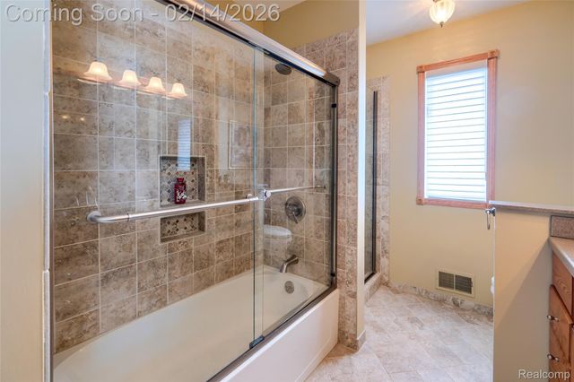 11641 Hawthorne Glen Drive, Grand Blanc, MI 48439