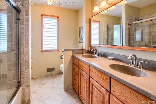 11641 Hawthorne Glen Drive, Grand Blanc, MI 48439