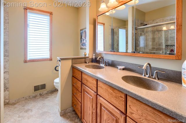 11641 Hawthorne Glen Drive, Grand Blanc, MI 48439