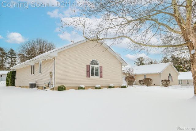 11641 Hawthorne Glen Drive, Grand Blanc, MI 48439