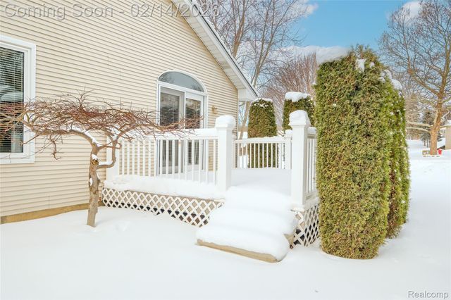 11641 Hawthorne Glen Drive, Grand Blanc, MI 48439