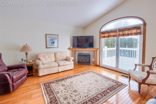 11641 Hawthorne Glen Drive, Grand Blanc, MI 48439