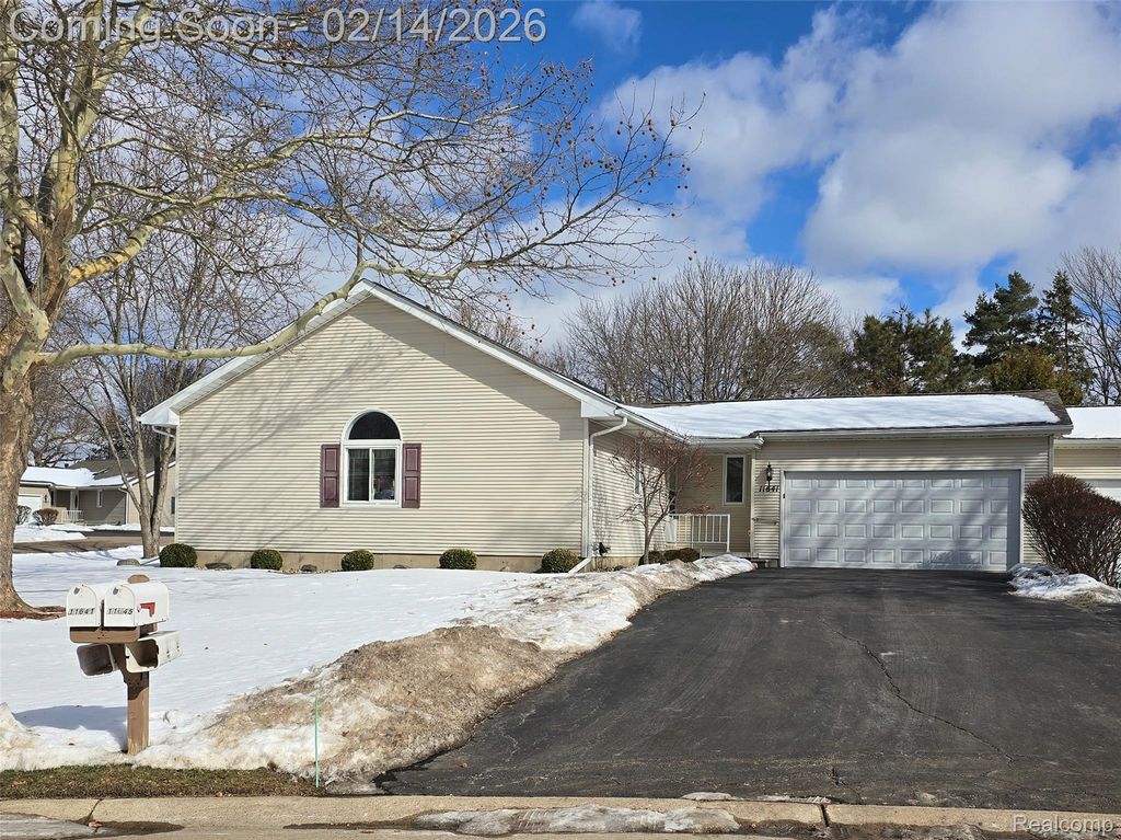 11641 Hawthorne Glen Drive, Grand Blanc, MI 48439