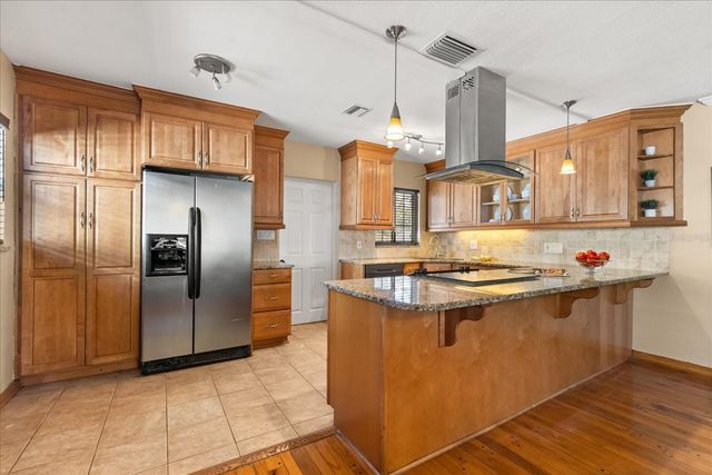 4237 DR MARTIN LUTHER KING JR STREET N, St Petersburg, FL 33703