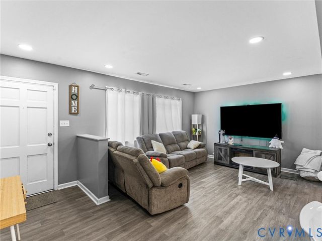 9109 Crystalwood Ln, Henrico, VA 23294