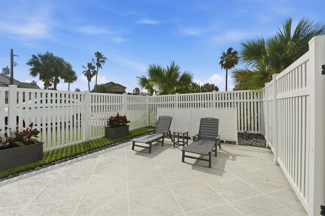 918 Short Reach Drive, Tiki Island, TX 77554