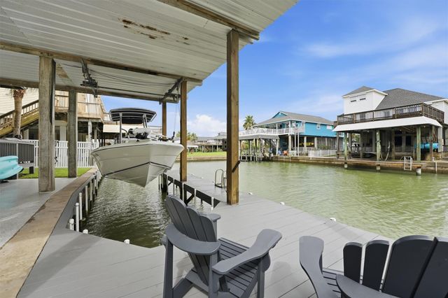 918 Short Reach Drive, Tiki Island, TX 77554