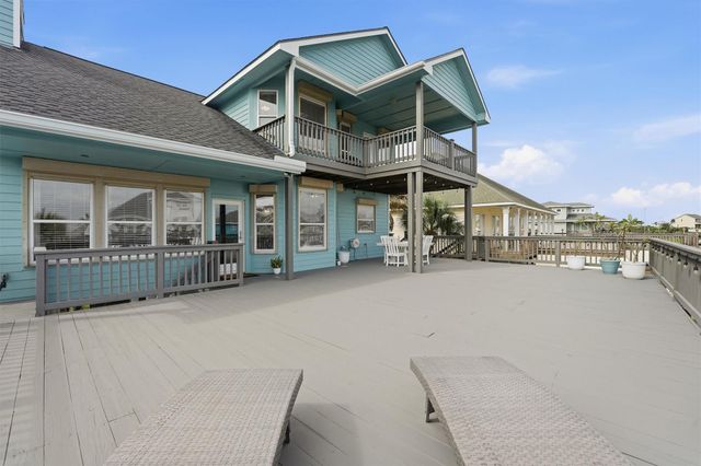 918 Short Reach Drive, Tiki Island, TX 77554