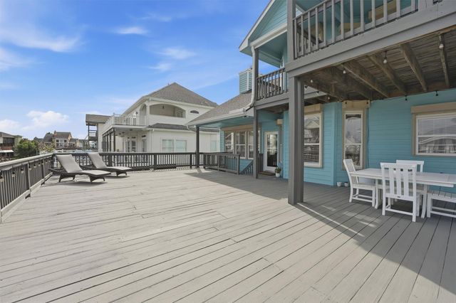 918 Short Reach Drive, Tiki Island, TX 77554