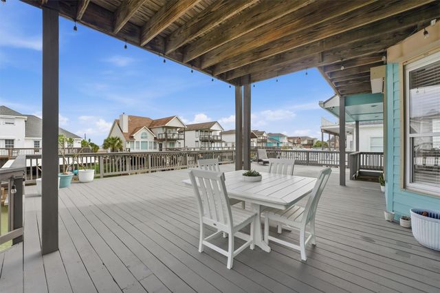 918 Short Reach Drive, Tiki Island, TX 77554