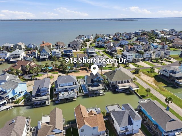 918 Short Reach Drive, Tiki Island, TX 77554