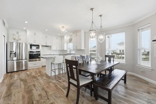 918 Short Reach Drive, Tiki Island, TX 77554