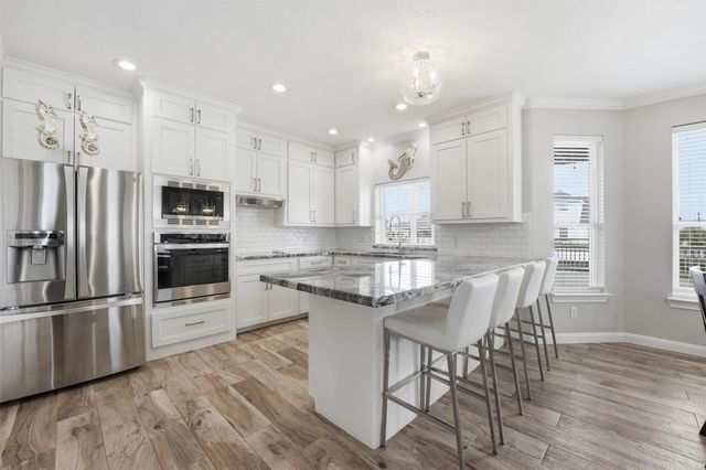 918 Short Reach Drive, Tiki Island, TX 77554