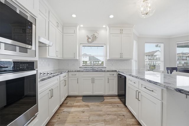 918 Short Reach Drive, Tiki Island, TX 77554