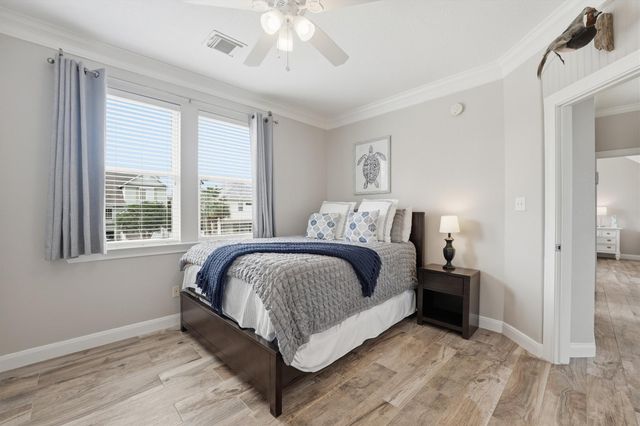 918 Short Reach Drive, Tiki Island, TX 77554