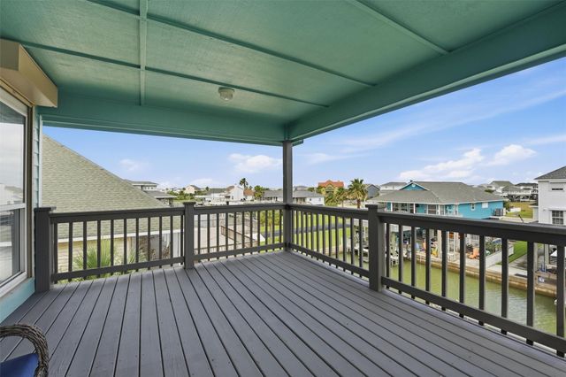 918 Short Reach Drive, Tiki Island, TX 77554