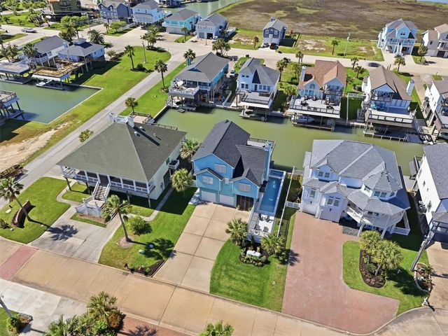 918 Short Reach Drive, Tiki Island, TX 77554