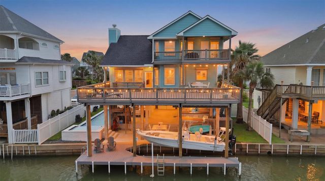 918 Short Reach Drive, Tiki Island, TX 77554