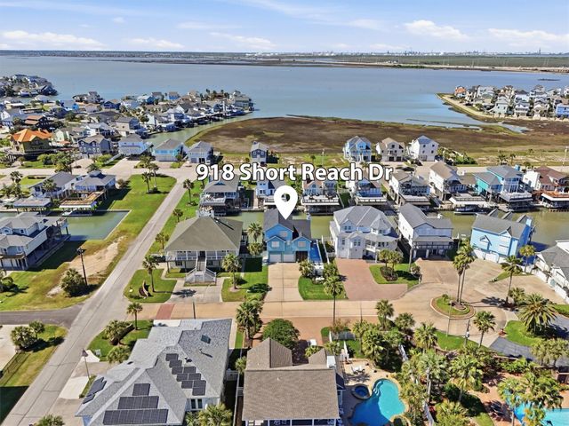 918 Short Reach Drive, Tiki Island, TX 77554