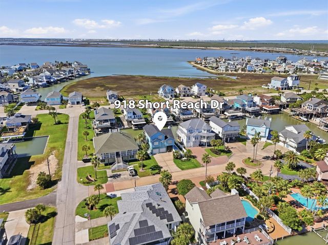918 Short Reach Drive, Tiki Island, TX 77554
