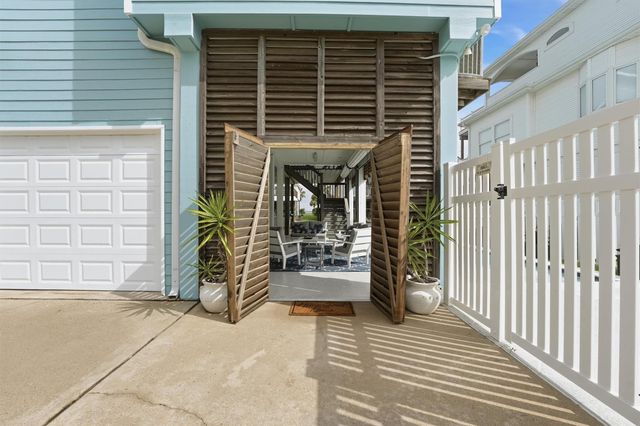 918 Short Reach Drive, Tiki Island, TX 77554