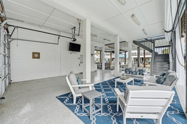 918 Short Reach Drive, Tiki Island, TX 77554