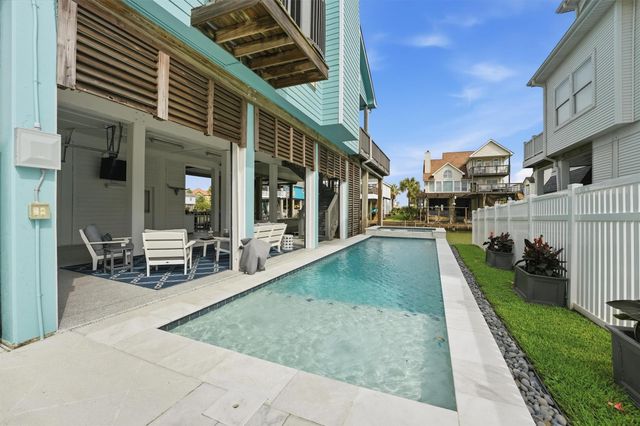 918 Short Reach Drive, Tiki Island, TX 77554
