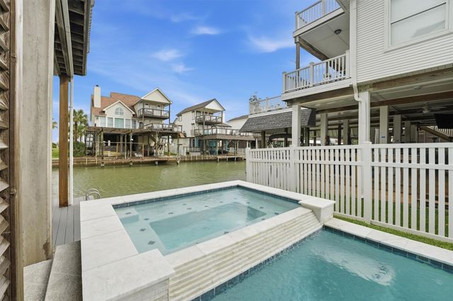 918 Short Reach Drive, Tiki Island, TX 77554