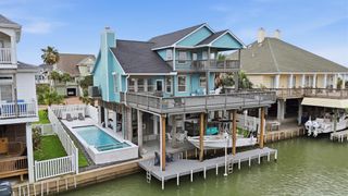 918 Short Reach Drive, Tiki Island, TX 77554
