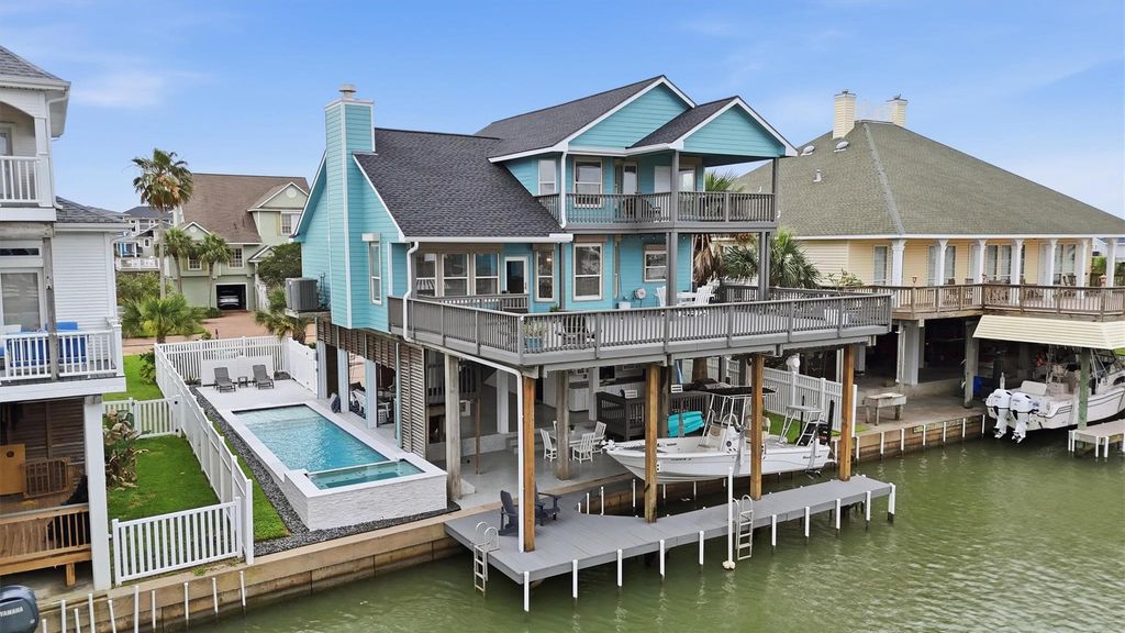 918 Short Reach Drive, Tiki Island, TX 77554