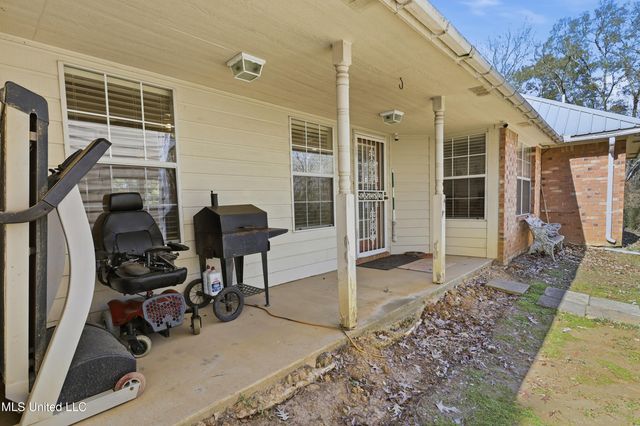 3945 Country Club Drive, Jackson, MS 39213