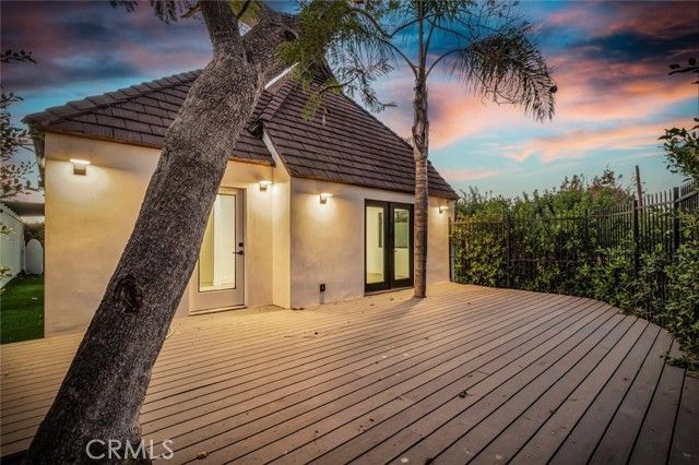 1145 S Longwood, Los Angeles, CA 90019