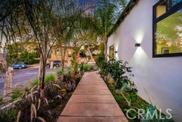 1145 S Longwood, Los Angeles, CA 90019