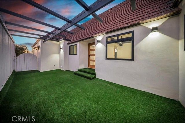 1145 S Longwood, Los Angeles, CA 90019