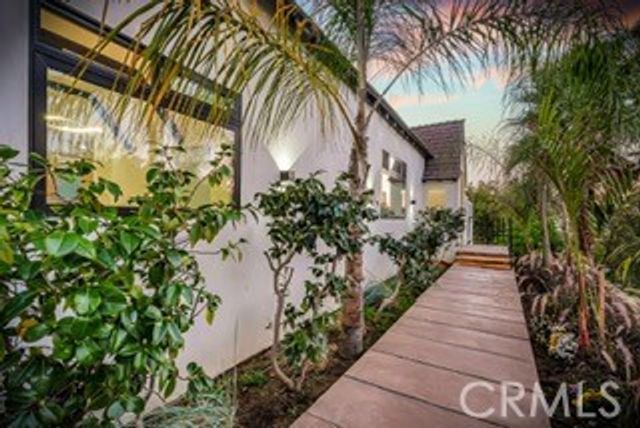 1145 S Longwood, Los Angeles, CA 90019