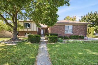 36753 Iroquois Drive, Sterling Heights, MI 48310